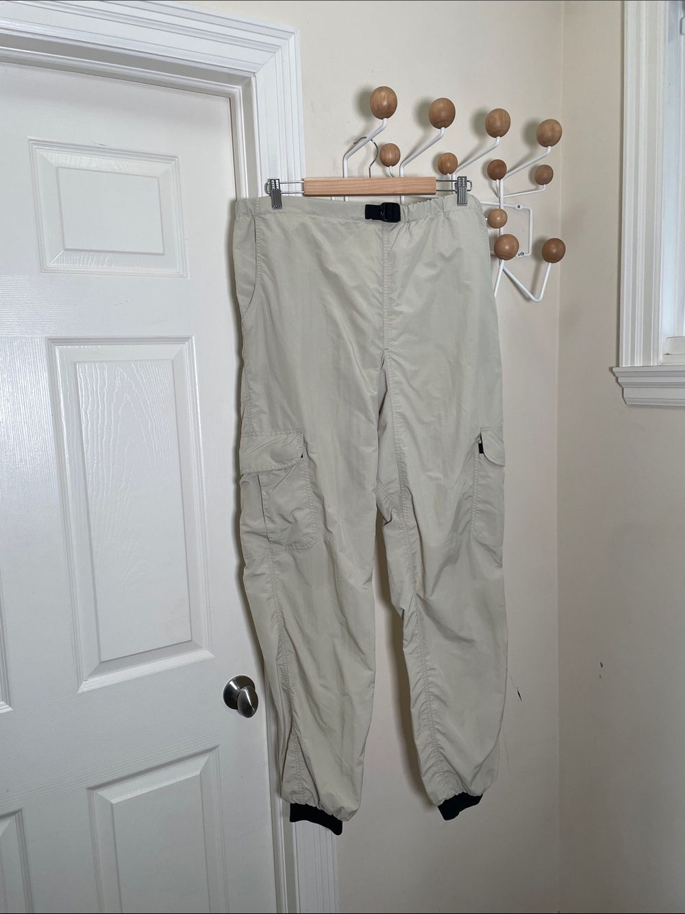 MEC - Classic Outdoor hiking Wide Legged Cargo Joggers - Cream - XL